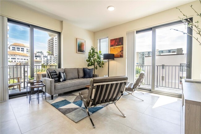 Building Photo - 1091 Galiano St