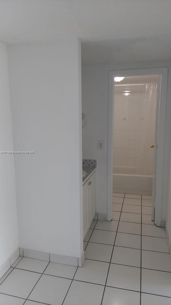 Building Photo - 5100 SW 41st St
