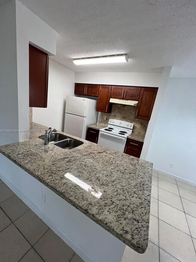 Foto del edificio - 10452 NW 8th St