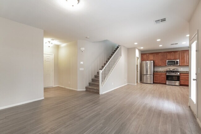 Foto del edificio - 10428 Yew Blossom Ave