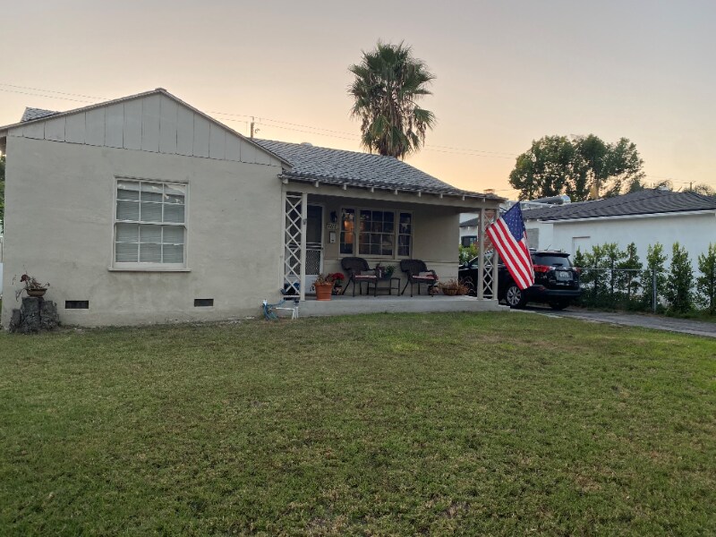Primary Photo - 1117 N Screenland Dr