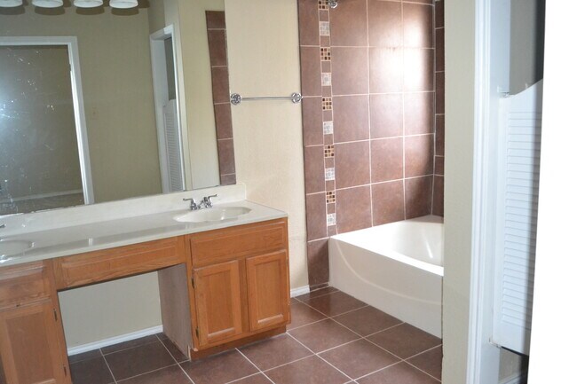 Foto del edificio - House in Arlington For Lease - Mansfield ISD.