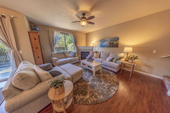 Building Photo - Three bedroom home with AC - Built in 2013