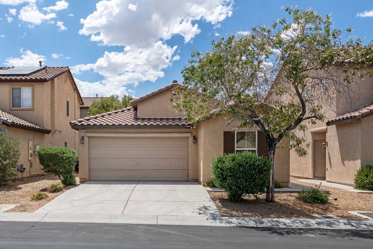 Primary Photo - Charming Two Bedroom Two Bathroom home