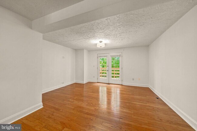 Foto del edificio - 1931 Belmont Ridge Ct