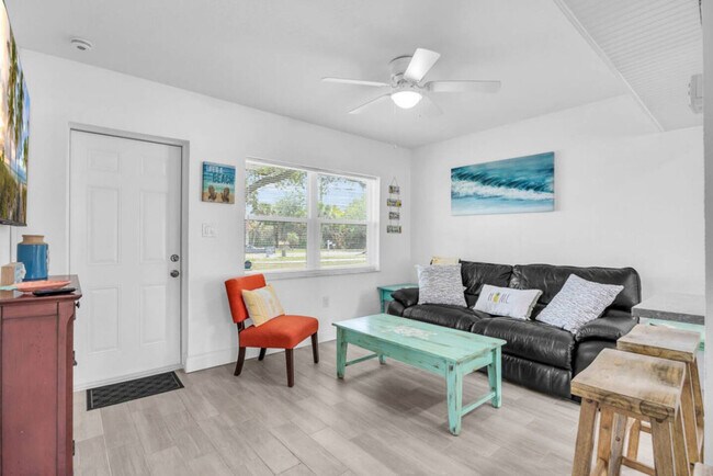 Foto del edificio - 2364 Pineapple Ave