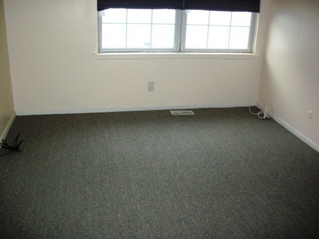 Building Photo - 15 Fernwood Dr