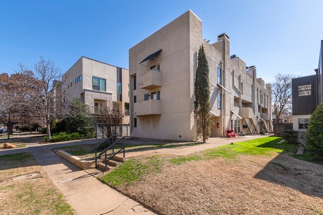 Building Photo - 4130 Newton Ave
