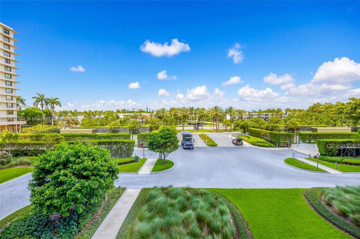 Primary Photo - 10201 Collins Ave
