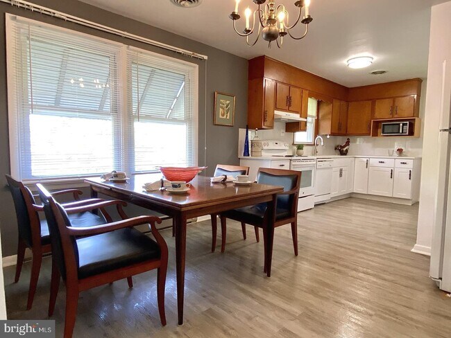 Building Photo - 37 Nottingham Rd