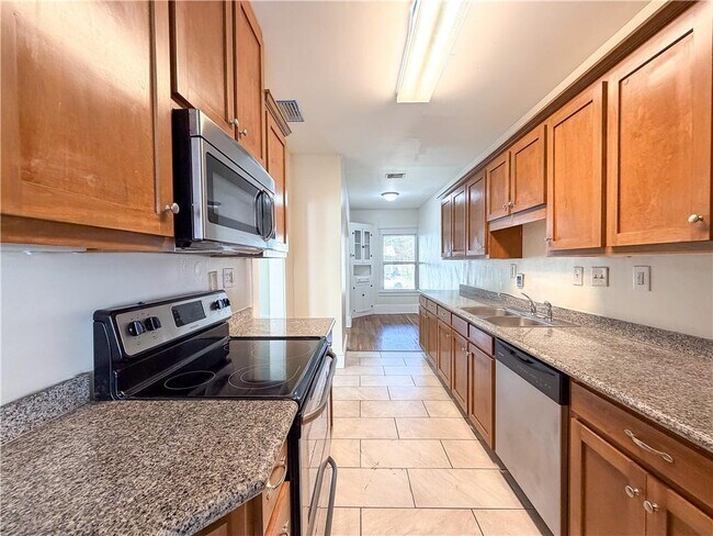 Foto del edificio - 2161 Homewood St