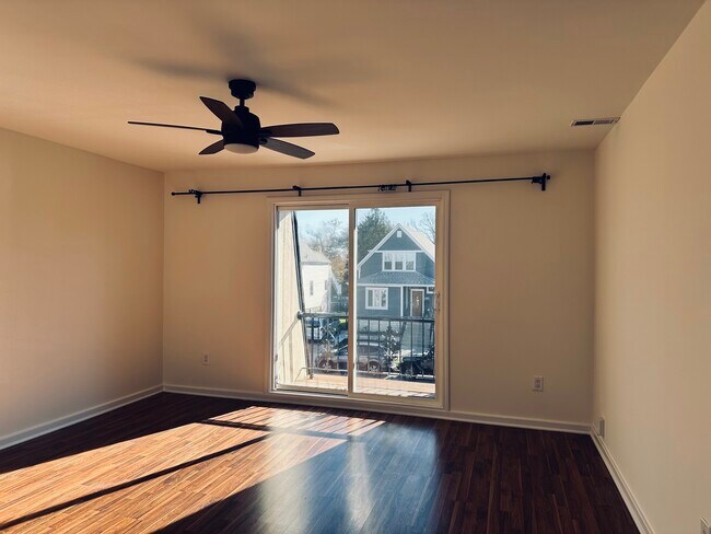 Foto del edificio - 6734 W Dakin St