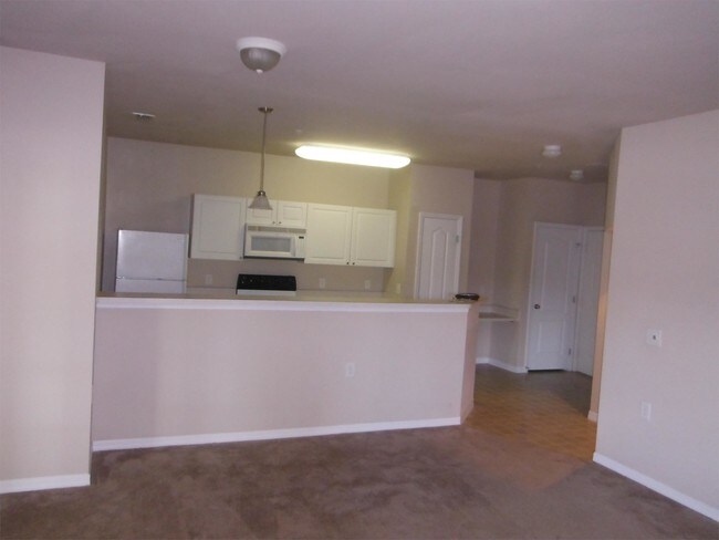 Building Photo - 1600 Villa Capri Cir