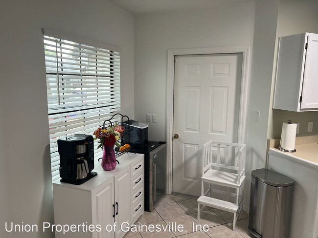 Building Photo - 3 br, 2.5 bath House - 905 NW 42nd Terrace