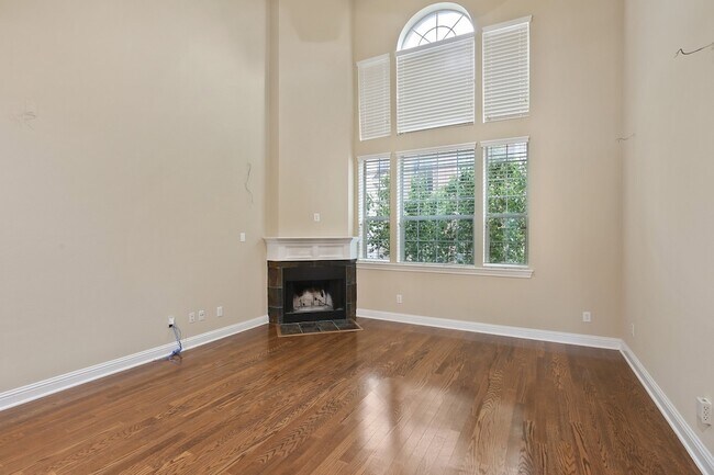 Foto del edificio - 5812 La Vista Dr