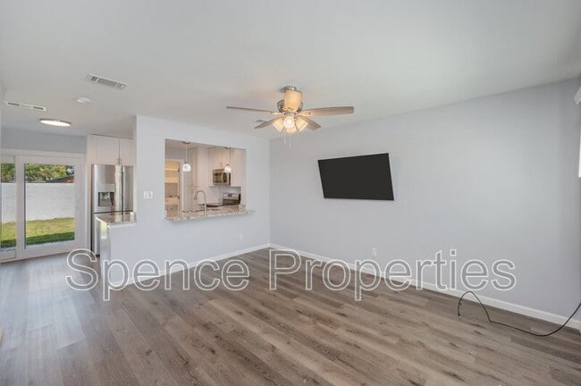 Building Photo - 710 Legion Dr