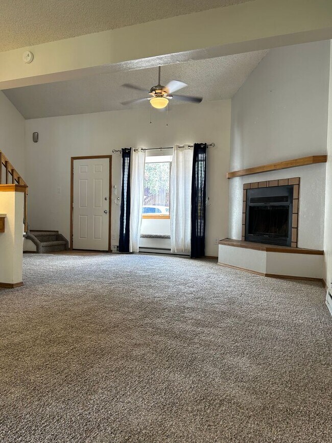 Foto del edificio - Two Bedroom 2 Bath Townhome In Rainbow Harbour Subdivision