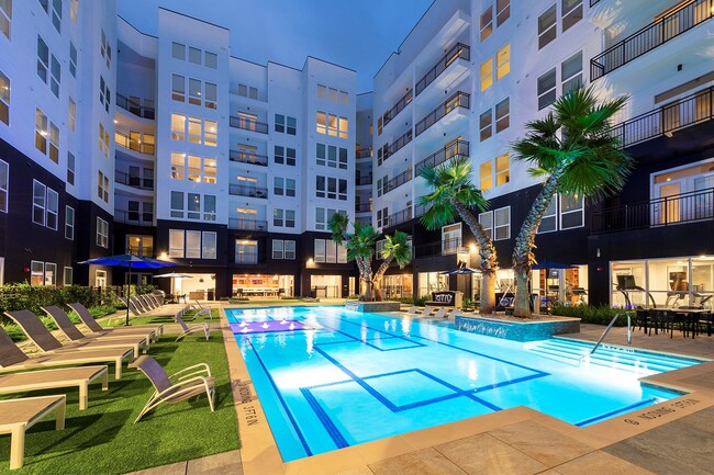 Building Photo - Urban Chic One Bedroom Apartment: Elegant ...