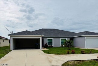 Building Photo - 3301 SW 15th Pl