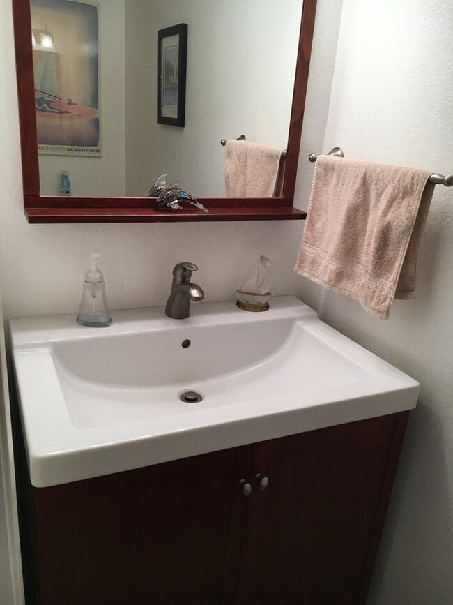 Foto del edificio - All Upgraded Townhome In Cherokee Canyon Gated Complex