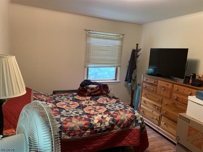 Building Photo - 12 Tina Ln