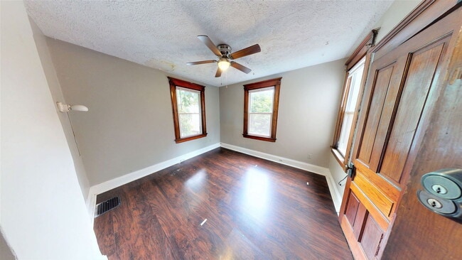 Photo - 2334 Stratford Ave Apartment