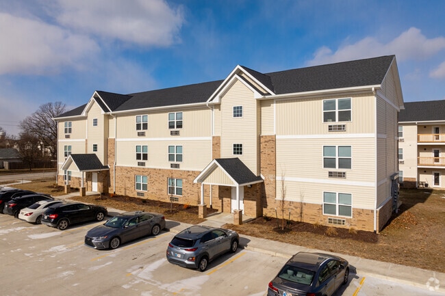 Building Photo - The Reserve at Madison Flatts