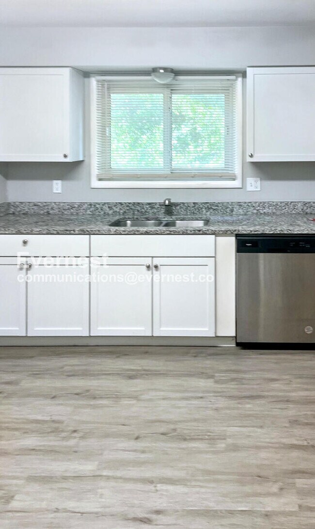 Foto del edificio - 13617 Craig Ave