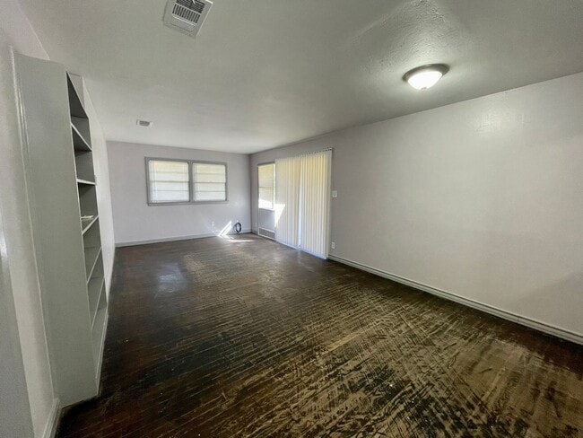 Building Photo - 4540 Beaumont Dr
