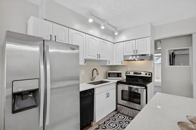 Foto del edificio - 2624 NE 30th Pl