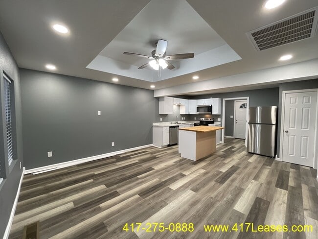 Building Photo - 2126 N Park Ave