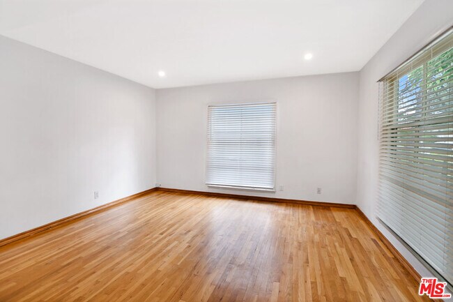 Building Photo - 4284 Tujunga Ave