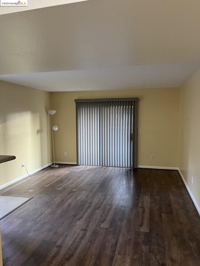 Foto del edificio - 1207 Lakeview Cir