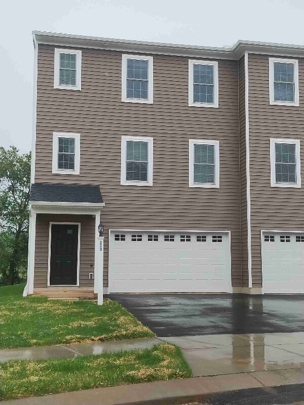 Primary Photo - 113 Meadowbrook Ln