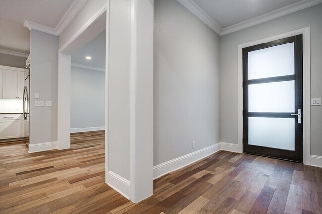 Foto del edificio - 6632 Del Norte Ln