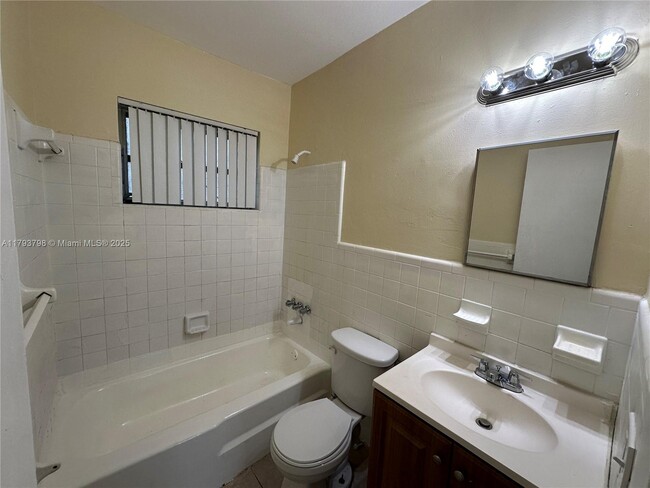 Foto del edificio - 148 NW 40th Ct