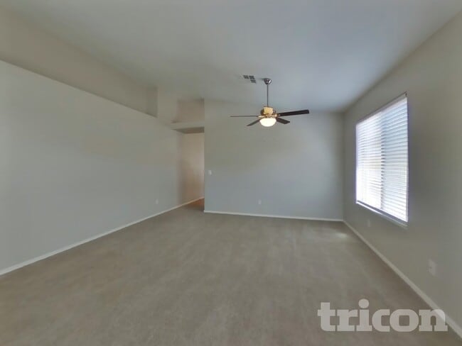 Foto del edificio - 1312 E Elm Rd