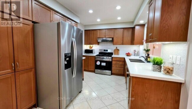 Photo du bâtiment - 500 Sixteen Mile Dr