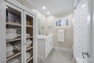 Building Photo - 725 Old Trail Dr