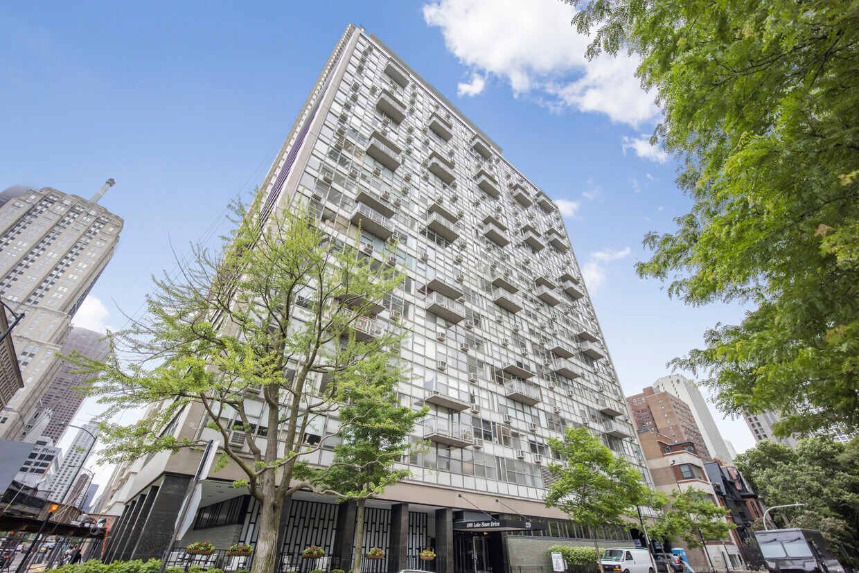 Foto principal - 1000 N Lake Shore Dr