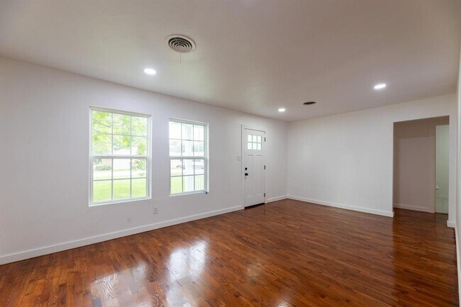 Foto del edificio - 2203 W Lang St