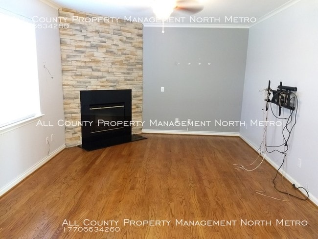 Building Photo - 380 Weatherstone