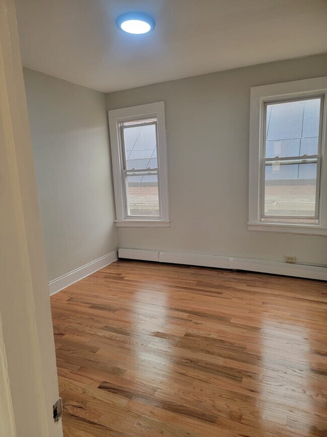 Building Photo - 380 E 29th St