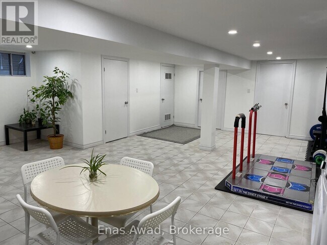 Photo du bâtiment - 312 Strathmore Blvd
