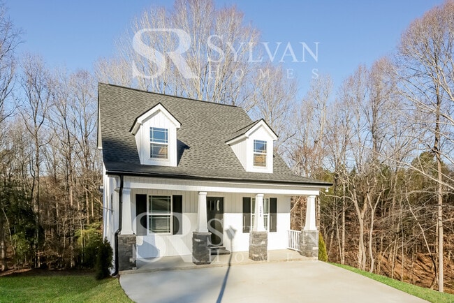 Building Photo - Enjoy living the good life in this 3 bedroom, 2.5 bathroom home