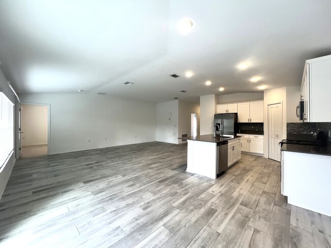 Building Photo - Luxurious New Build 4 Bedroom 2 Bathroom H...