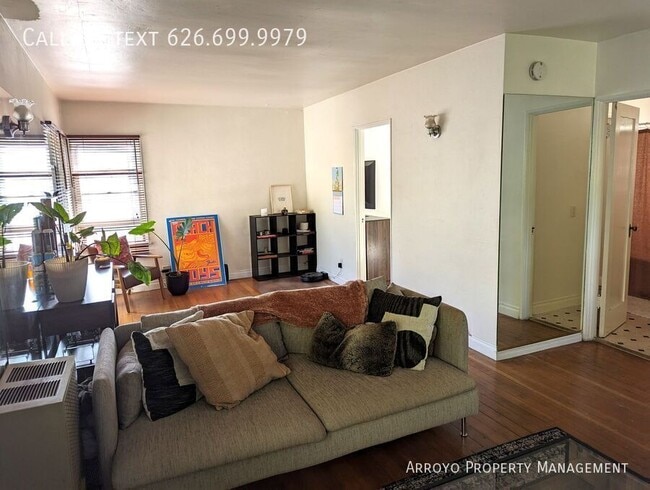 Building Photo - 207 1/2 S Primrose Ave.-