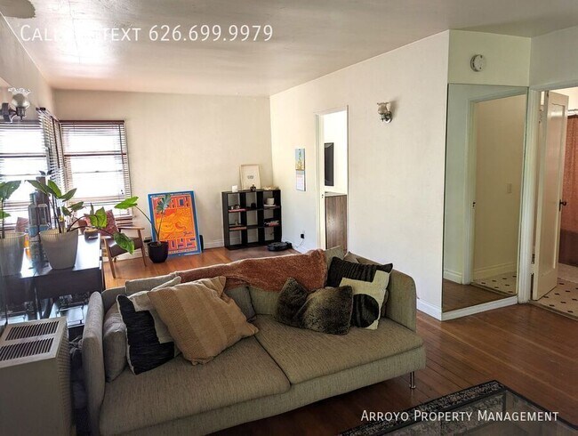 Foto del edificio - 207 1/2 S Primrose Ave.-