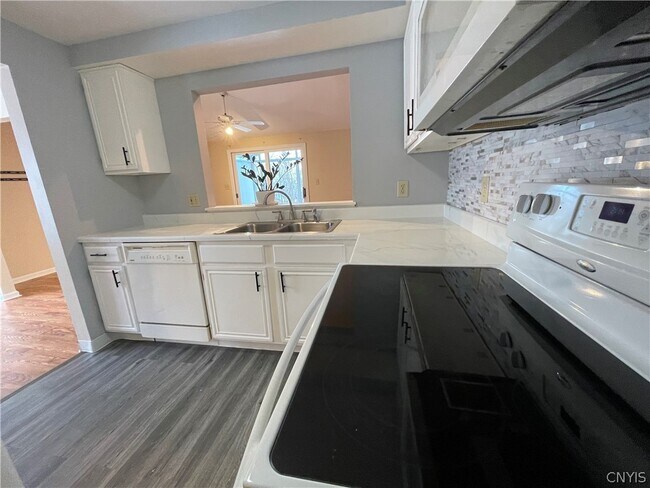 Foto del edificio - 8805 New Country Dr