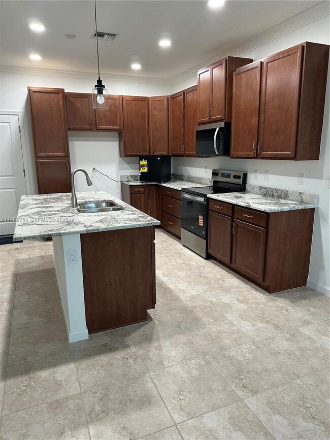 Foto del edificio - 4496 Longwood Lake Sq